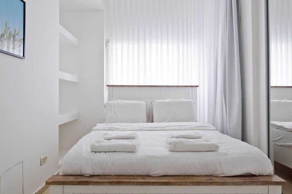 Renovated 2br With Balcony In Bauhaus *beachfront* Apartment