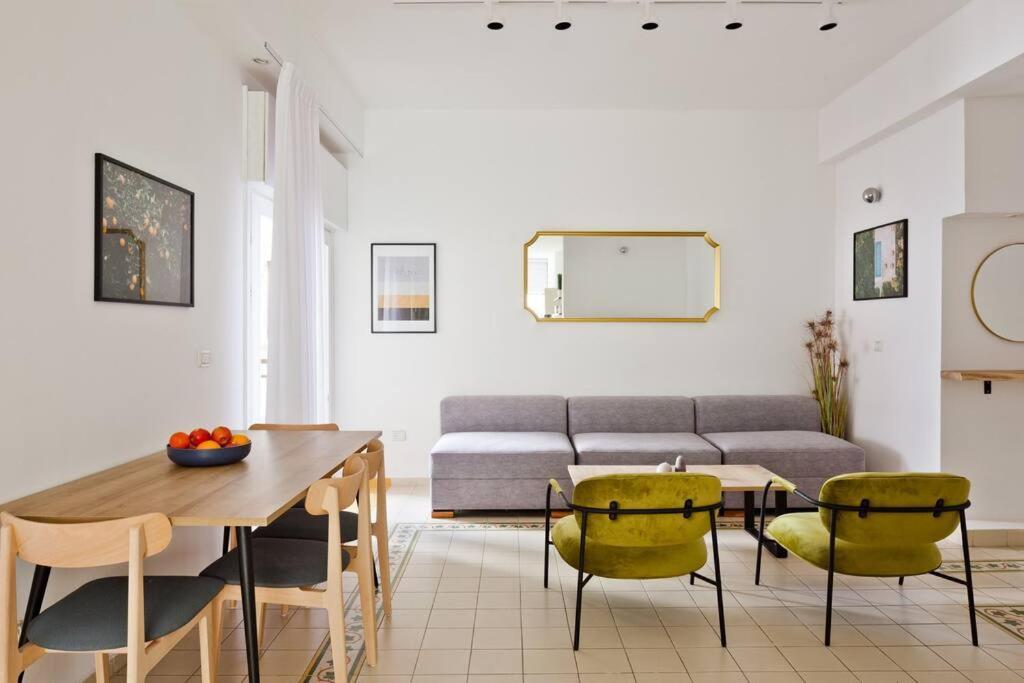 Renovated 2br With Balcony In Bauhaus *beachfront* Tel Aviv-Jaffa