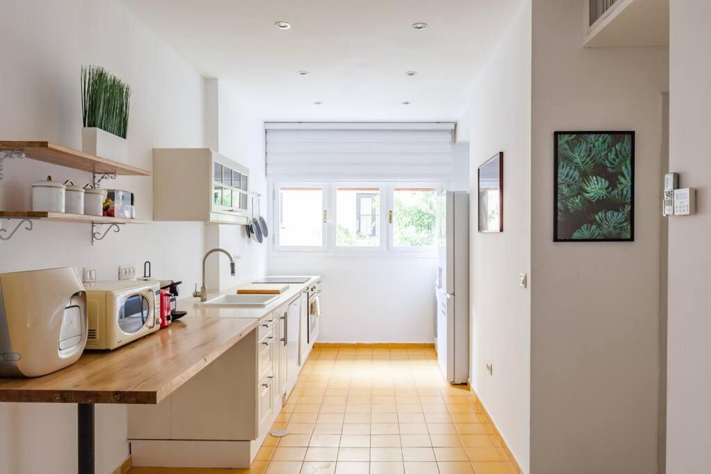 Renovated 2br With Balcony In Bauhaus *beachfront* *