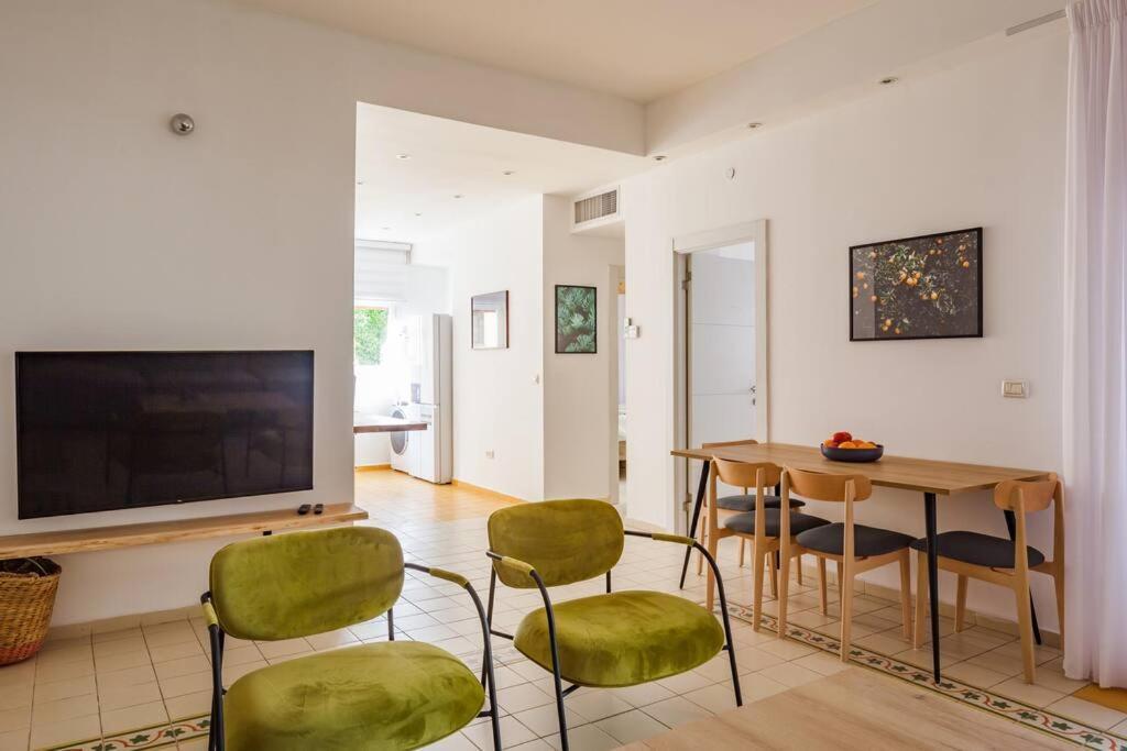 Renovated 2br With Balcony In Bauhaus *beachfront* Apartment *