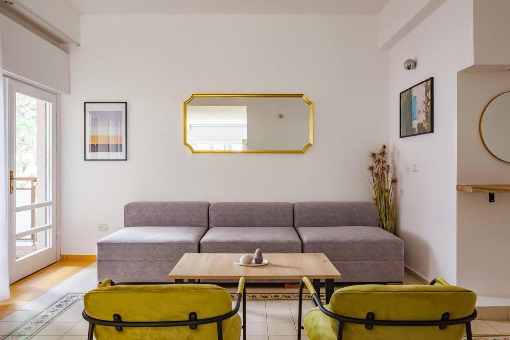 Renovated 2br With Balcony In Bauhaus *beachfront* Tel Aviv-Jaffa