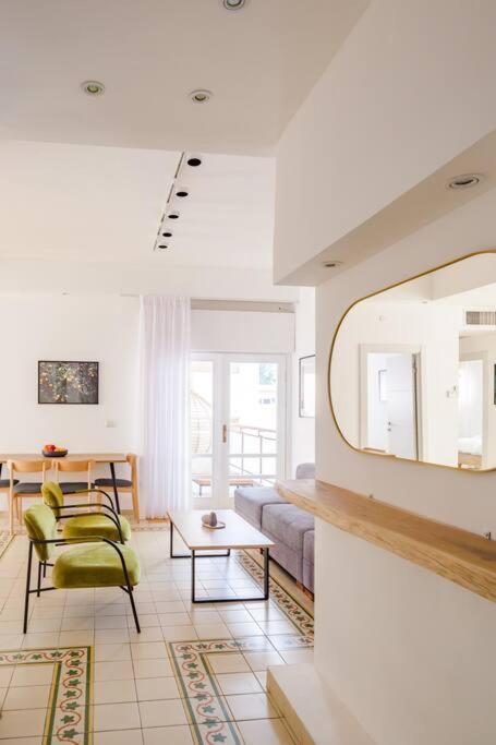 Renovated 2br With Balcony In Bauhaus *beachfront* Apartment Tel Aviv-Jaffa