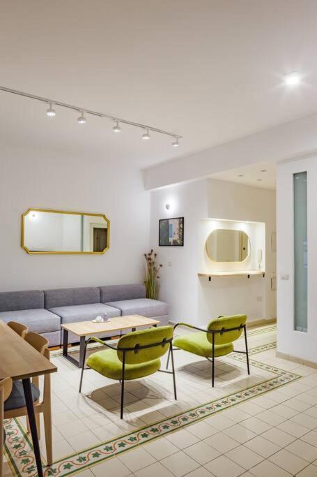 Apartment Renovated 2br With Balcony In Bauhaus *beachfront* *
