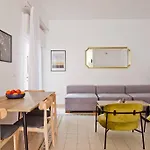 Renovated 2Br With Balcony In Bauhaus *Beachfront*