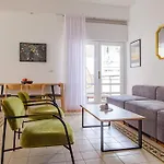 Renovated 2Br With Balcony In Bauhaus *Beachfront*