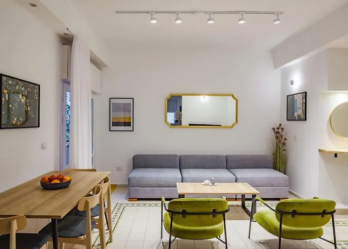 Renovated 2Br With Balcony In Bauhaus *Beachfront*