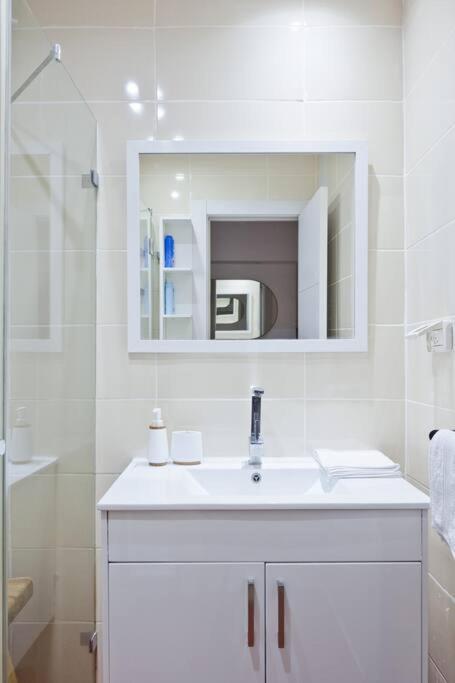 Renovated 2br With Balcony In Bauhaus *beachfront* Tel Aviv