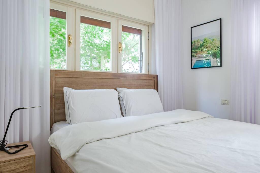 Renovated 2br With Balcony In Bauhaus *beachfront* * Tel Aviv