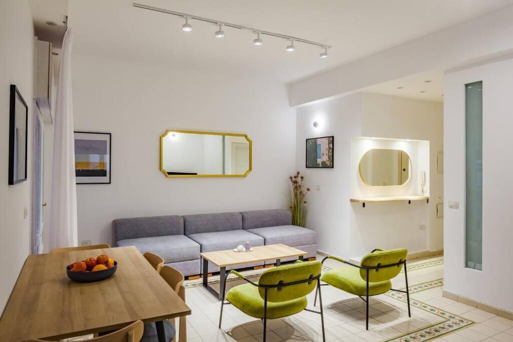 Renovated 2br With Balcony In Bauhaus *beachfront* * Tel Aviv